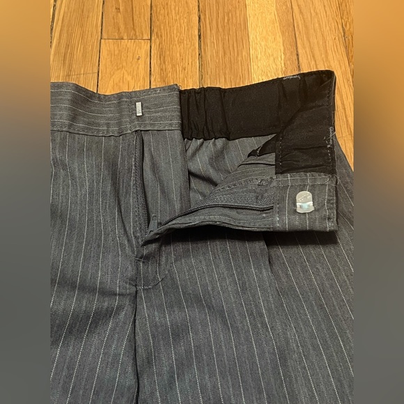 Geoffrey Beene Boy 2-piece Suite. Dark Gray with Pin Strips. Size 5 - Picture 12 of 14